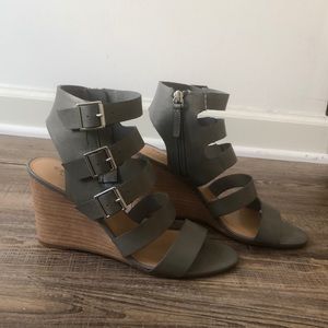Crown Vintage strapped wedges size 8